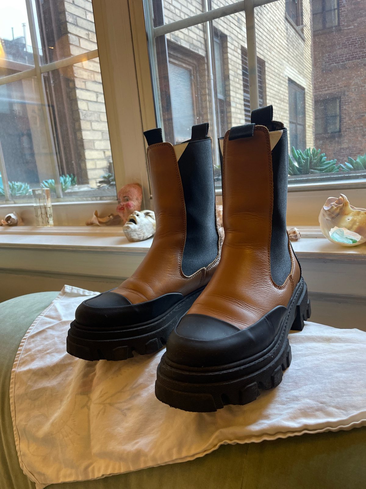 ブーツその他 Ganni BOOTS (S3112 887) GANNI mid-height lug sole chelsea boots (38) | Used