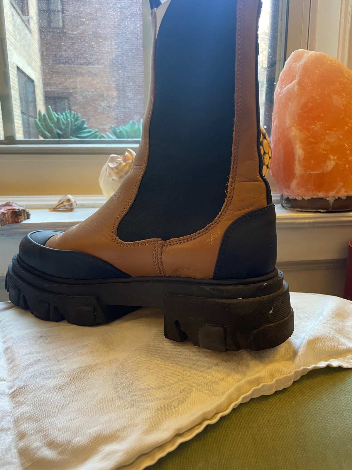 GANNI|BOOTS (HIGH CHELSEA BOOTS (S1903 861)) GANNI mid-height lug sole chelsea boots (38) | Used