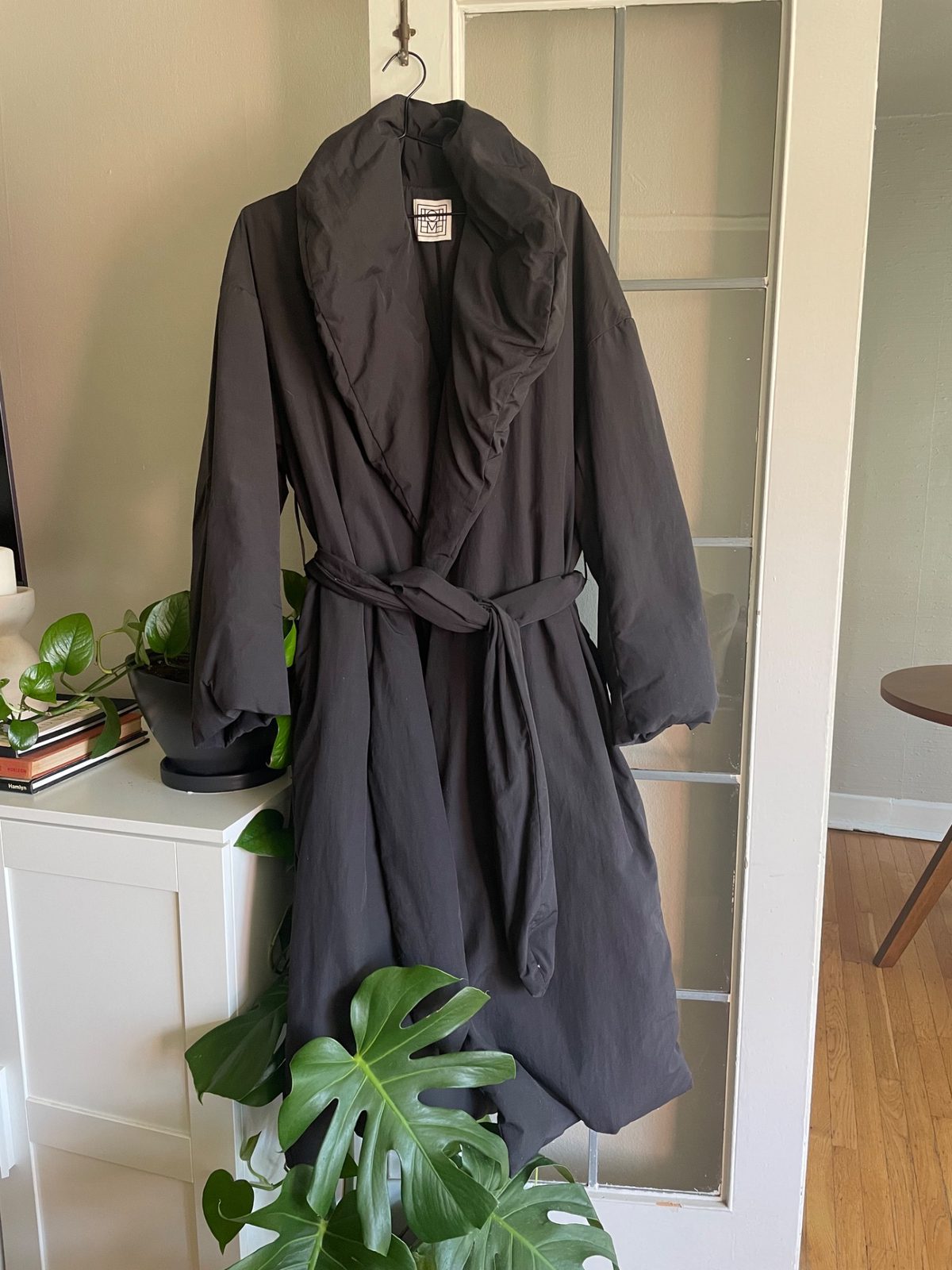 Toteme Down Robe Coat (36) | Used, Secondhand, Resell | Noihsaf Bazaar Toteme Down Robe Coat (36) | Used, Secondhand, Resell | Noihsaf Bazaar