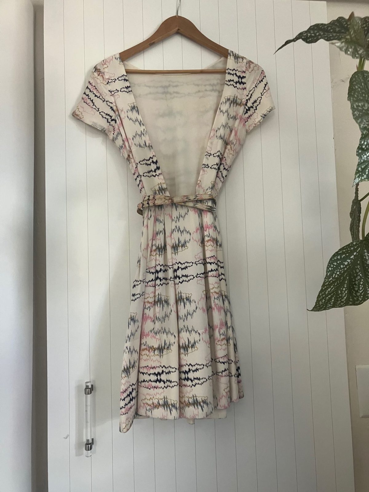 Lorick Silk backless dress (2) Lorick Silk backless dress (2)