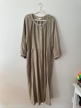 Gillian Stevens Linen Dress (4) | Used, Secondhand, | Noihsaf Bazaar Gillian Stevens Linen Dress (4) | Used, Secondhand, | Noihsaf Bazaar