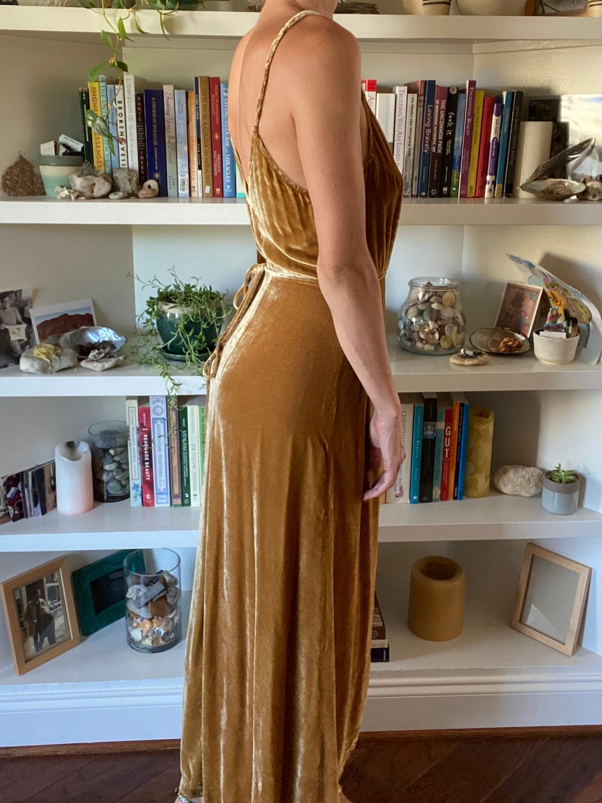 Reformation Gold Velvet Wrap Dress (XS) | Used, | Noihsaf Bazaar Reformation Gold Velvet Wrap Dress (XS) | Used, | Noihsaf Bazaar
