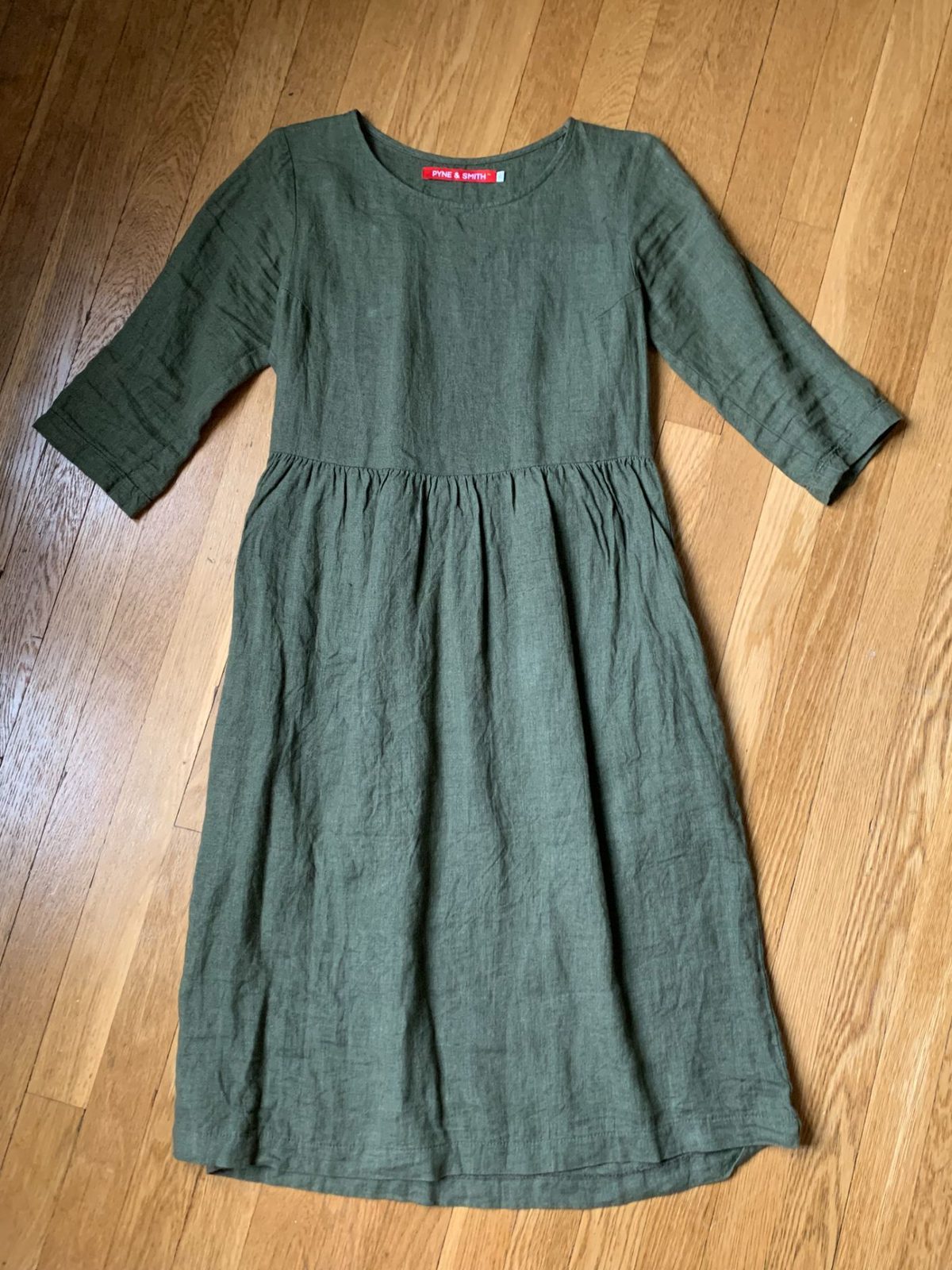 Pyne & Smith XS No. 19 Dress in British Racing Green | Noihsaf Bazaar Pyne & Smith XS No. 19 Dress in British Racing Green | Noihsaf Bazaar