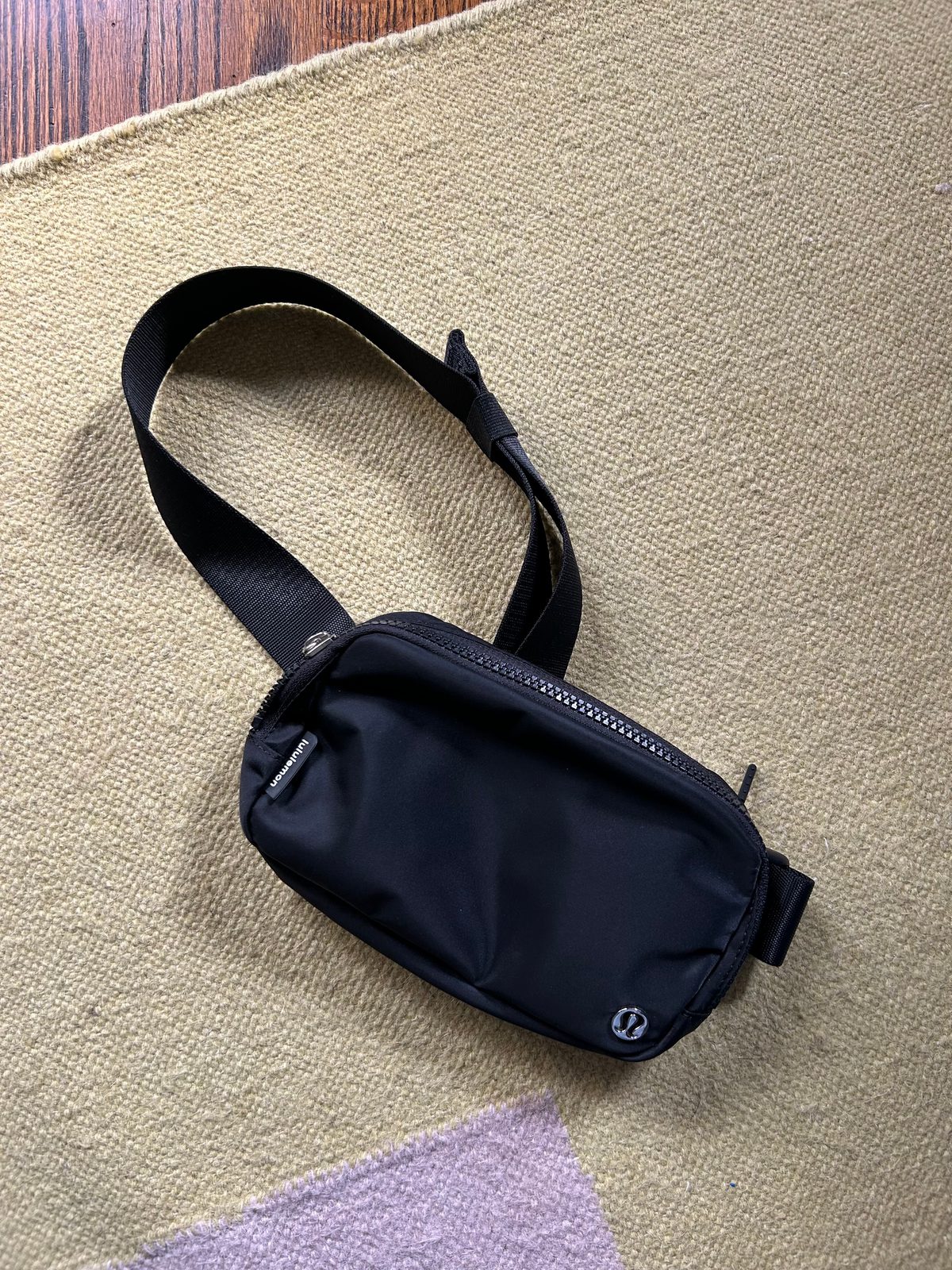 lululemon belt bag used Everywhere 1L (True Navy) Make the little things easy to find Teal Lululemon belt bag, never
