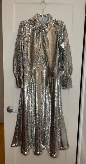 A chain letter made of clothes. Noihsaf Bazaar