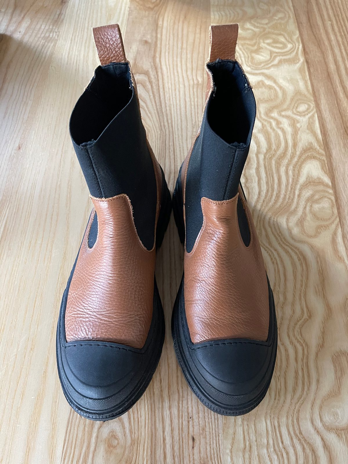 INTENTIONALLY Court Lug Sole Platform… Noihsaf Bazaar