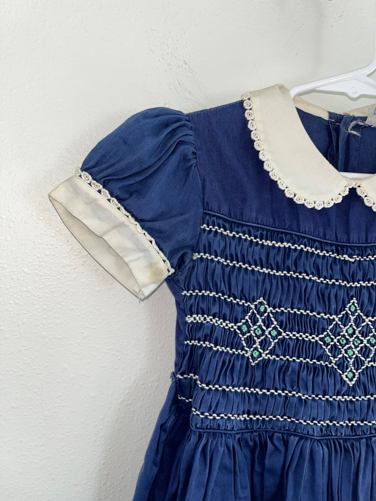 Polly Flinders Smocked dress (4) | Used, Secondhand, | Noihsaf Bazaar Polly Flinders Smocked dress (4) | Used, Secondhand, | Noihsaf Bazaar
