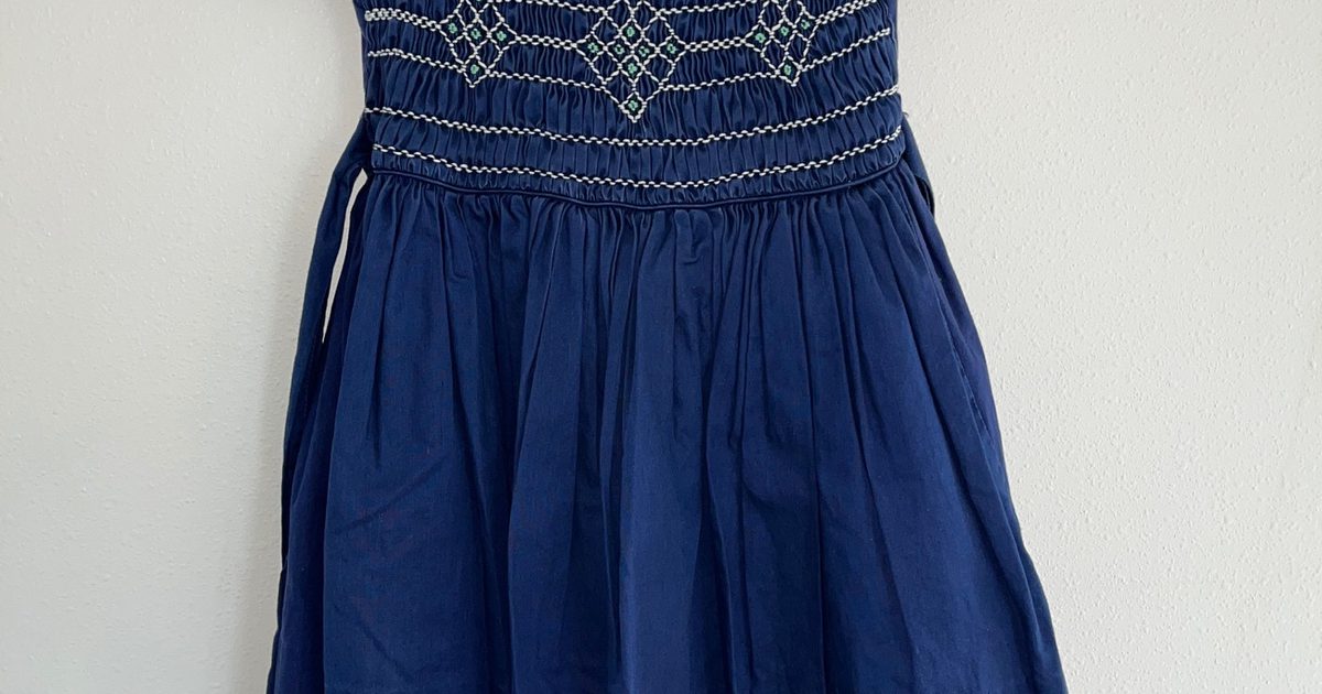 Polly Flinders Smocked dress (4) | Used, Secondhand, | Noihsaf Bazaar Polly Flinders Smocked dress (4) | Used, Secondhand, | Noihsaf Bazaar