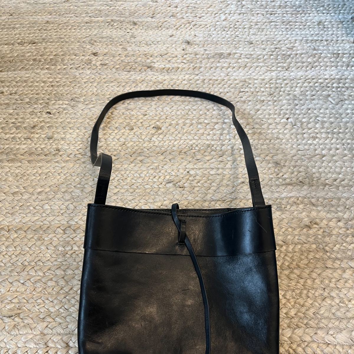 Kara | Used, Secondhand, Resell | Noihsaf Bazaar Kara | Used, Secondhand, Resell | Noihsaf Bazaar