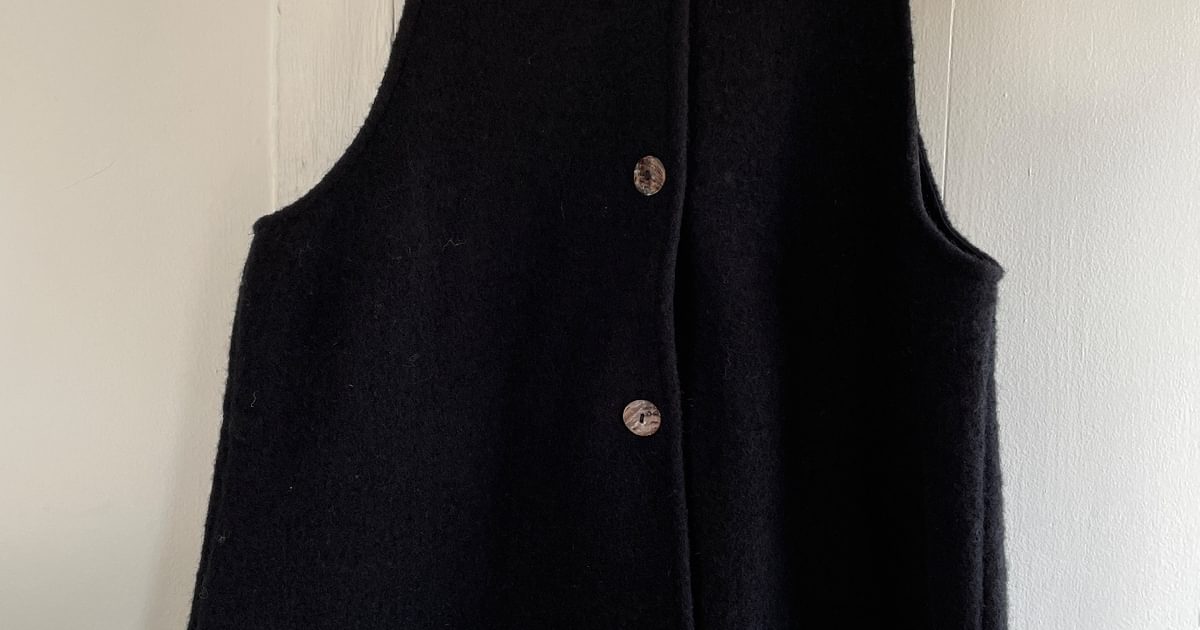 Worker's Nobility Vest (One Size) | Used,… | Noihsaf Bazaar Worker's Nobility Vest (One Size) | Used,… | Noihsaf Bazaar