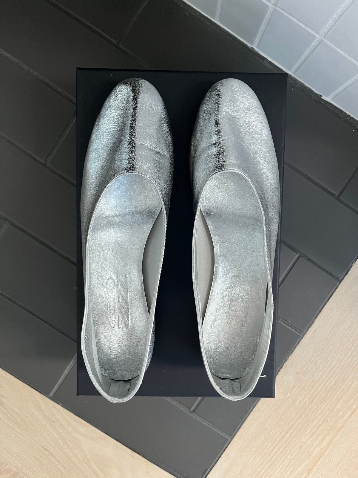 Martiniano Shoes Glove Silver (37.5) | Used,… | Noihsaf Bazaar Martiniano Shoes Glove Silver (37.5) | Used,… | Noihsaf Bazaar