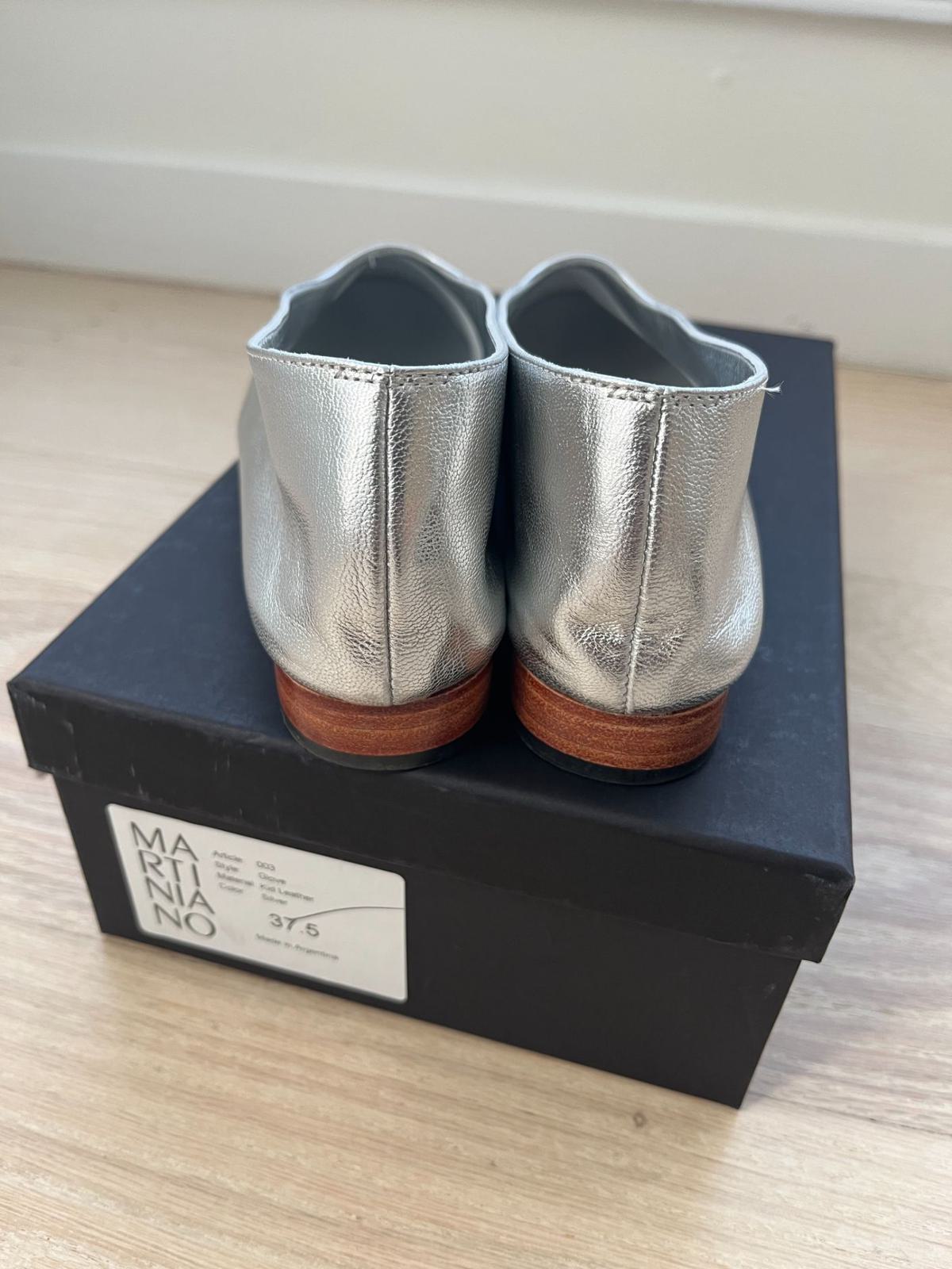 Martiniano Shoes Glove Silver (37.5) | Used,… | Noihsaf Bazaar Martiniano Shoes Glove Silver (37.5) | Used,… | Noihsaf Bazaar