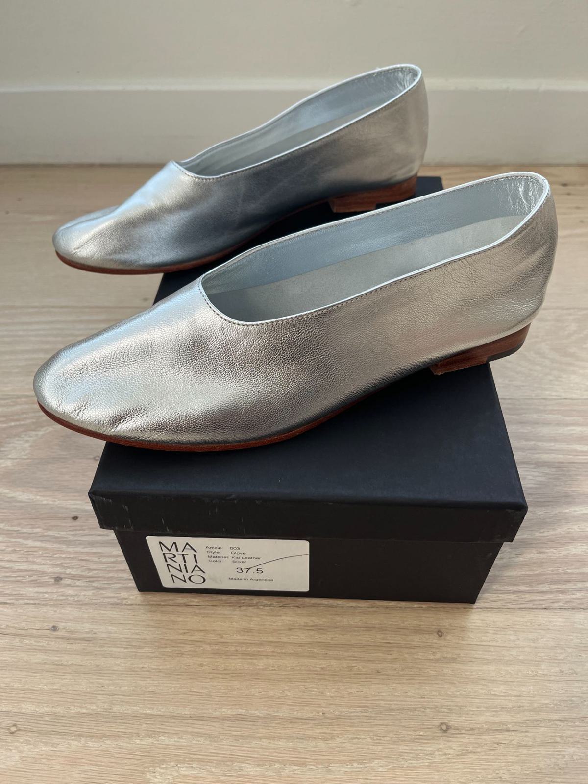 Martiniano Shoes Glove Silver (37.5) | Used,… | Noihsaf Bazaar Martiniano Shoes Glove Silver (37.5) | Used,… | Noihsaf Bazaar