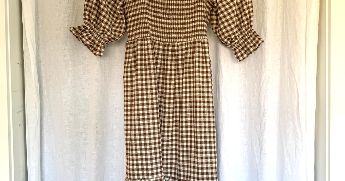lucie elbow sleeve smocked midi dress in gingham Madewell Lucie Gingham Check Smocked Midi Dress In Drop Stitch Plaid Rich Brown