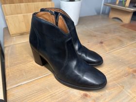 Nora zip short frye shop