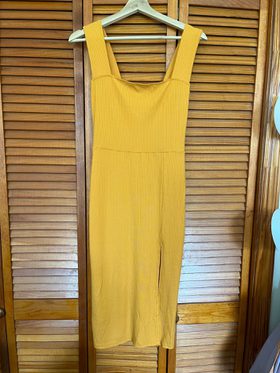 Reformation Cassi Knit Dress - Cantaloupe (M) | | Noihsaf Bazaar Reformation Cassi Knit Dress - Cantaloupe (M) | | Noihsaf Bazaar