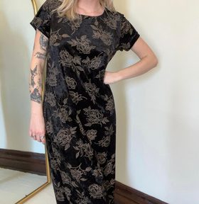 no boundaries 90s rose print velvet dress (L) | | Noihsaf Bazaar no boundaries 90s rose print velvet dress (L) | | Noihsaf Bazaar