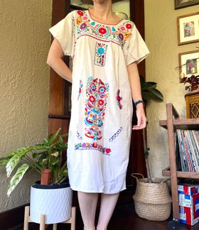 Handmade Mexican embroidered dress (One Size) | | Noihsaf Bazaar Handmade Mexican embroidered dress (One Size) | | Noihsaf Bazaar