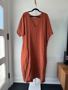 Rachel Craven V-neck linen dress (1) | Used, | Noihsaf Bazaar Rachel Craven V-neck linen dress (1) | Used, | Noihsaf Bazaar