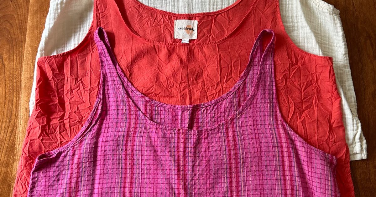 Neve and Hawk Cropped Tank Bundle (L/XL) Used Noihsaf Bazaar Neve and Hawk Cropped Tank Bundle (L/XL) Used Noihsaf Bazaar