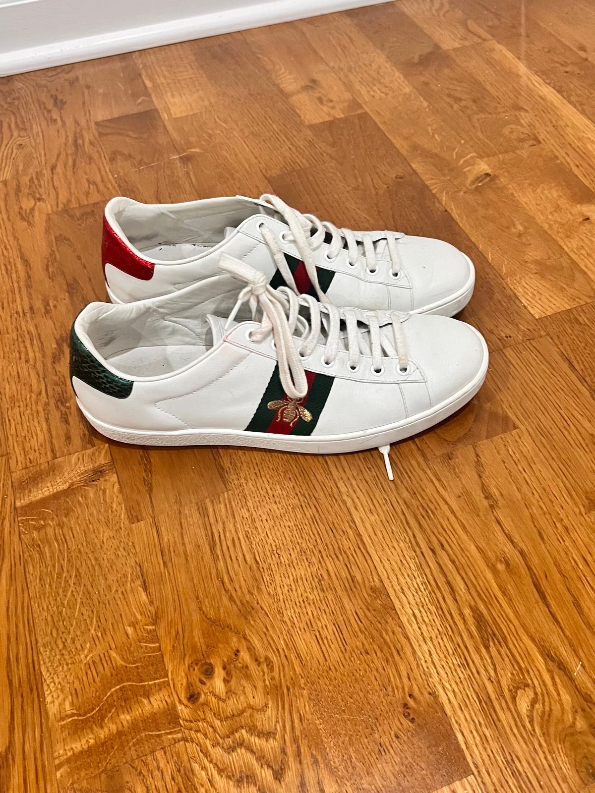 Bee sneakers gucci on sale