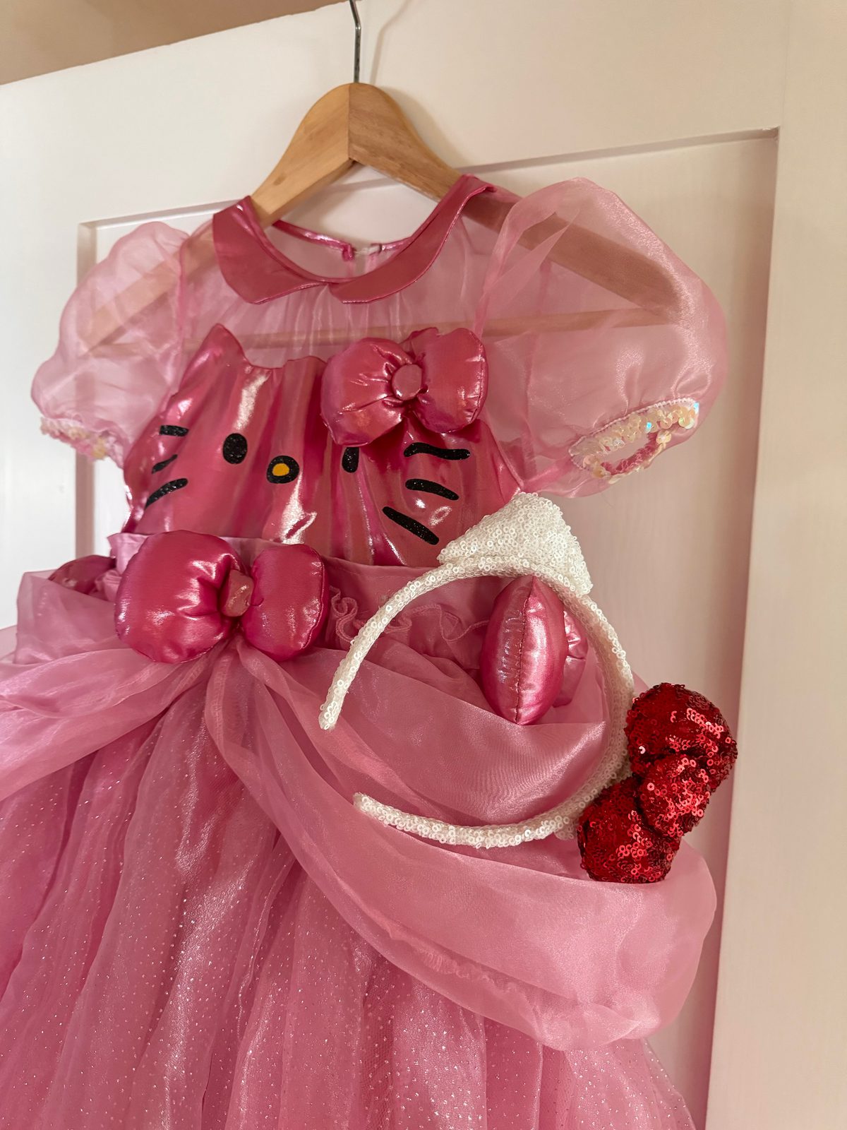 Hello Kitty Princess Dress (6) | Used, Secondhand, | Noihsaf Bazaar Hello Kitty Princess Dress (6) | Used, Secondhand, | Noihsaf Bazaar