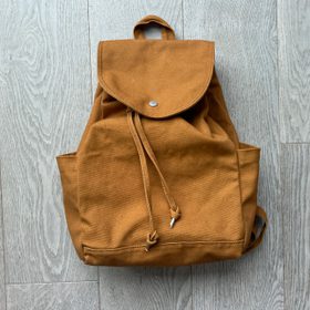 baggu nubuck leather backpack - Medium Nylon It features an interior laptop sleeve with velcro closure that fits 13/14 laptop in puffy case UNISEX BAGGU LEATHER BACKPACK -