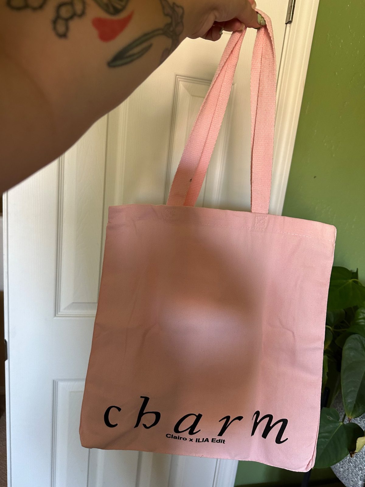 ILIA Beauty Clairo Charm Tote Bag | Used,… | Noihsaf Bazaar ILIA Beauty Clairo Charm Tote Bag | Used,… | Noihsaf Bazaar