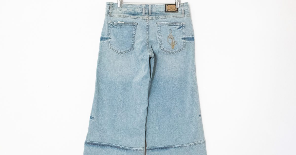 Vintage 00's NWT Y2K Light Wash Gauchos (11) | Used,… | Noihsaf Bazaar Vintage 00's NWT Y2K Light Wash Gauchos (11) | Used,… | Noihsaf Bazaar