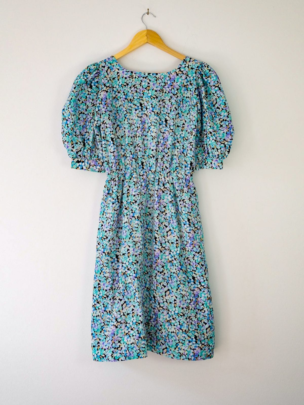 Handmade Vintage 60s/70s Floral Housedre (M) | Used, | Noihsaf Bazaar Handmade Vintage 60s/70s Floral Housedre (M) | Used, | Noihsaf Bazaar