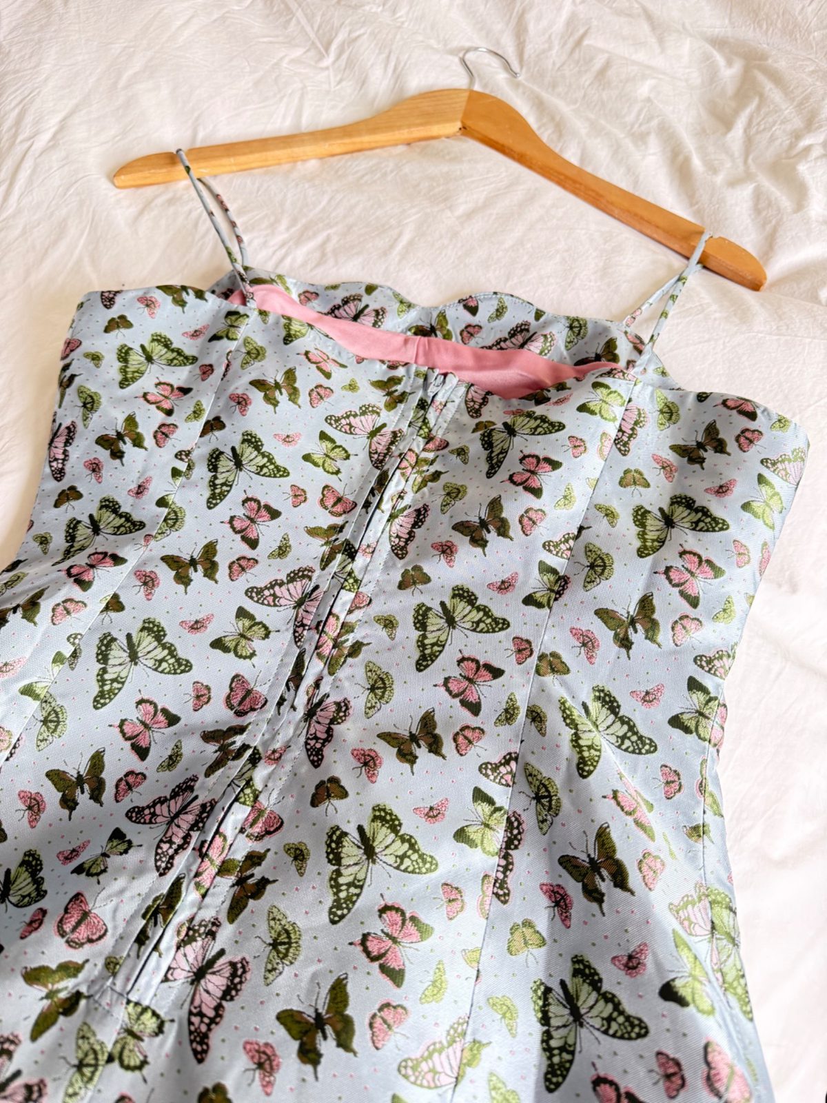 Fashion Brand Company butterfly satin dress (S) | | Noihsaf Bazaar Fashion Brand Company butterfly satin dress (S) | | Noihsaf Bazaar