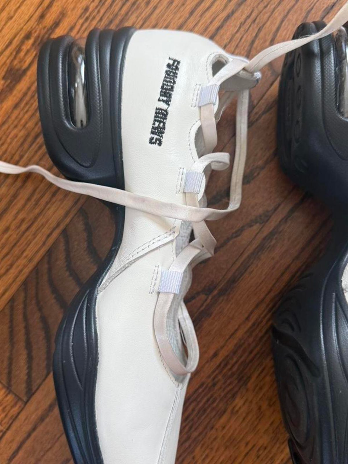Foundry Mews White Posie Lace-Up Shoes (9) | Used,… | Noihsaf Bazaar Foundry Mews White Posie Lace-Up Shoes (9) | Used,… | Noihsaf Bazaar